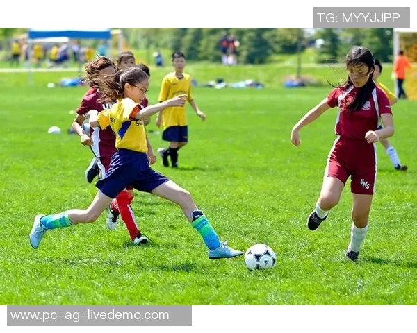 踩单车足球新风潮探索运动与乐趣的完美结合与团队精神的展现